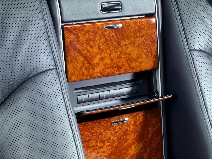 Детали интерьера Maybach 62 (V240) 2002 года  (фото 187 из 248)